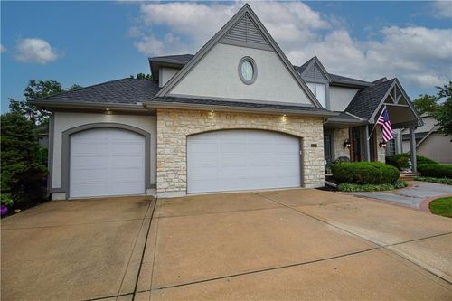 4304 Ne Walnut Rdg, Lee's Summit, MO, 64064-1632 | Card Image