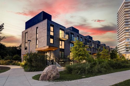 th3-10 Brin Dr, Etobicoke, ON, M8X0B3 | Card Image