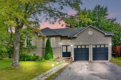 22 Silversands Cres, House other with 2 bedrooms, 3 bathrooms and 6 parking in Wasaga Beach ON | Image 1