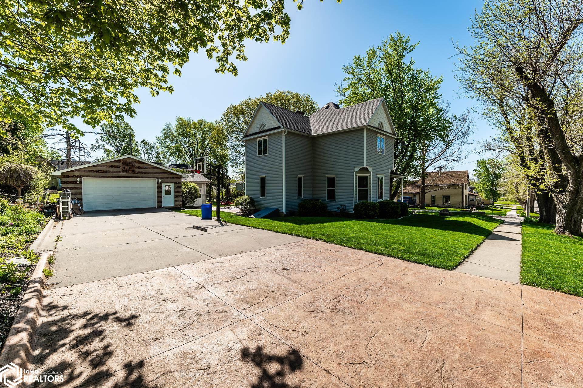 Park St, Tama, IA 52339