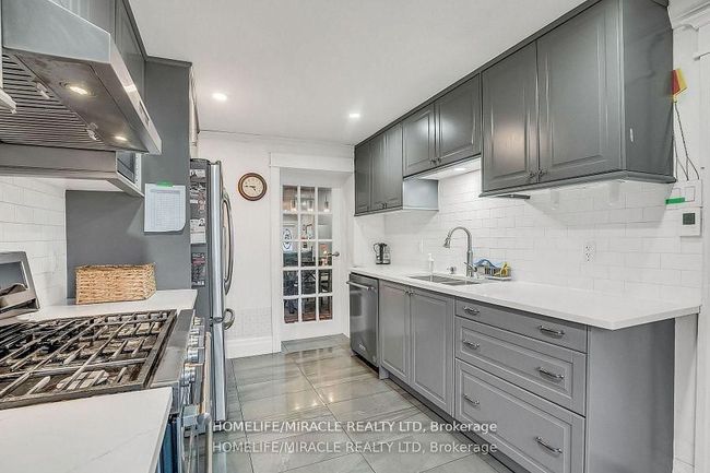 212 Symington Ave, House other with 5 bedrooms, 3 bathrooms and 1 parking in Toronto ON | Image 16