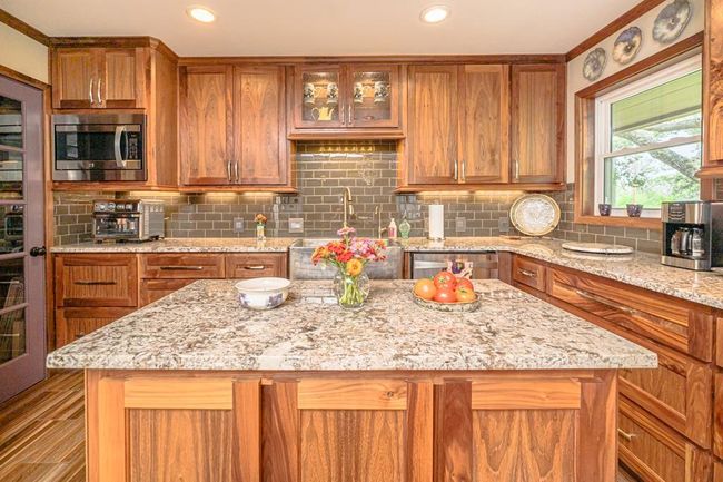 161 Red Bird Rdg, House other with 3 bedrooms, 3 bathrooms and null parking in Beeville TX | Image 16
