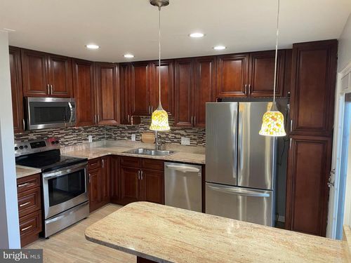 13684 Wildflower Ln, CLIFTON, VA, 20124-1046 | Card Image