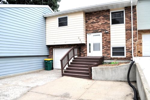 521 Marilyn Dr, Mandan, ND, 58554-2370 | Card Image