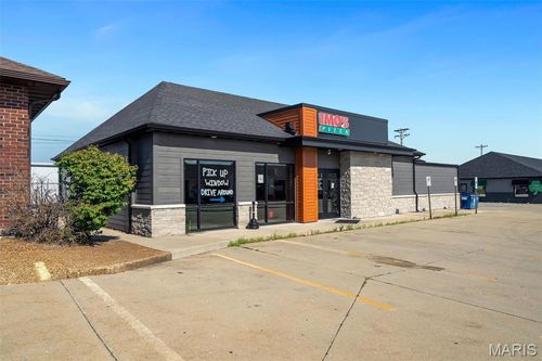 2625 Plaza Dr, Highland, IL, 62249-1133 | Card Image