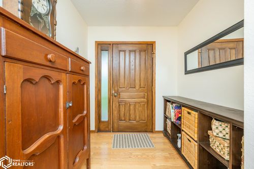 209 S Vine Ave, Lacona, IA, 50139-1035 | Card Image