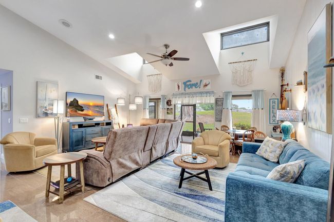 6700 Versailles Ct, Condo with 3 bedrooms, 3 bathrooms and null parking in Lake Worth FL | Image 17