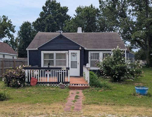 18 W Delta St, Aurora, MO, 65605-1119 | Card Image