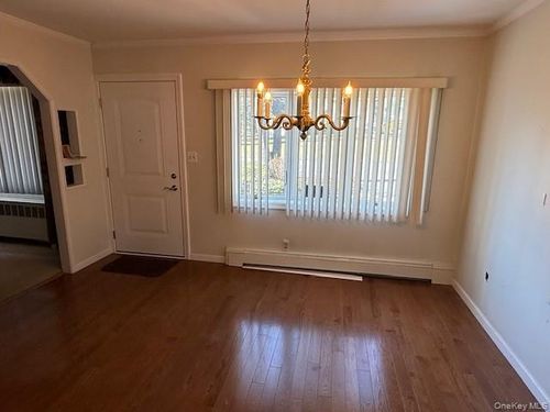 11 Arbor St, Great Neck, NY, 11021-3848 | Card Image