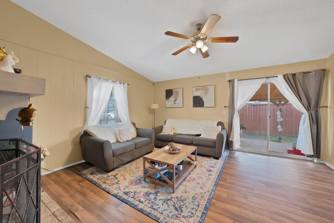221 Long Shadow Ln, House other with 3 bedrooms, 2 bathrooms and null parking in Mesquite TX | Image 6