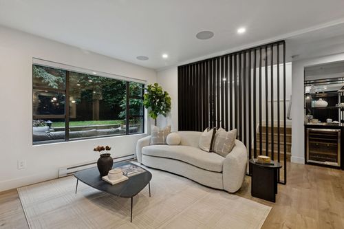 104-2119 Yew St, Vancouver, BC, V6K3G6 | Card Image