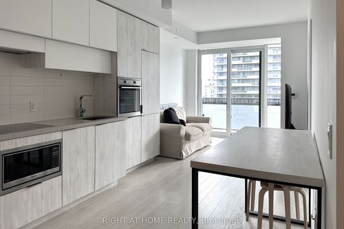 901-8 Eglinton Avenue E, Toronto, ON, M4P0C1 | Card Image