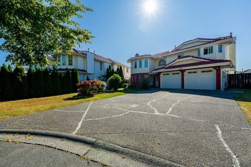 8879 141b St, Surrey, BC, V3V7W5 | Card Image