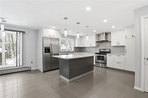 6 Cross St, Seekonk, MA, 02771-1217 | Card Image