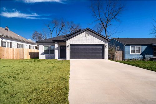 1027 S Arkansas St, Rogers, AR, 72756-5509 | Card Image