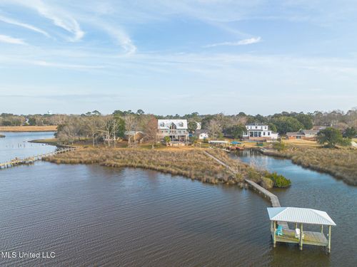 957 N Shore Dr, Biloxi, MS, 39532-3013 | Card Image