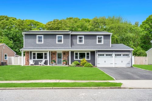 20 Canterbury Ct, Oakdale, NY, 11769-2264 | Card Image