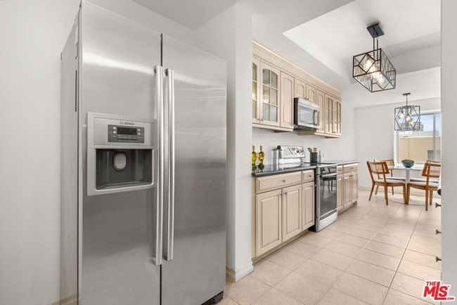 UNIT-406 - 318 N Maple Dr, Condo with 2 bedrooms, 3 bathrooms and 2 parking in Beverly Hills CA | Image 15