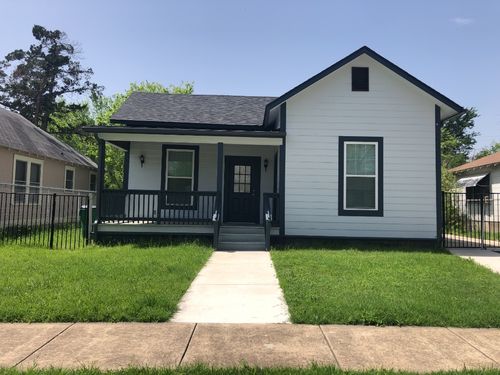 415 Davis St, Taylor, TX, 76574-2807 | Card Image