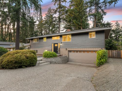 16720 Se Valley View Rd, Milwaukie, OR, 97267-6331 | Card Image