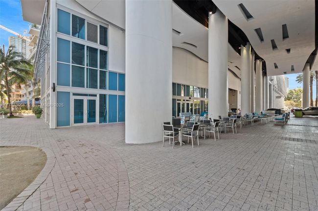 APT-3111 - 185 Sw 7 Th St, Condo with 3 bedrooms, 3 bathrooms and null parking in Miami FL | Image 34