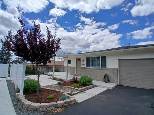 1752 Kimberly Dr, Klamath Falls, OR, 97603-5330 | Card Image
