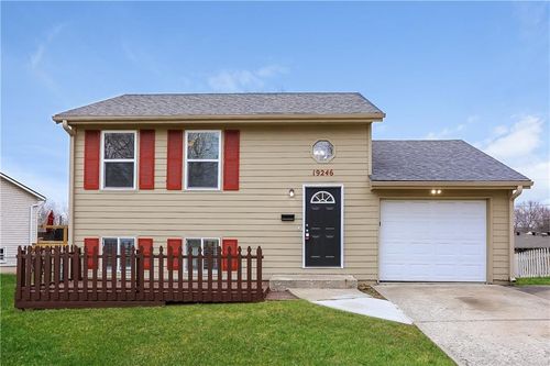 19246 E Ponca Dr, Independence, MO, 64056-2117 | Card Image
