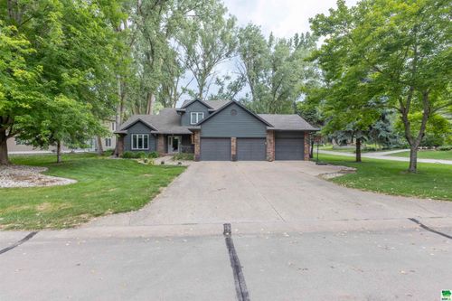 453 S Royal Troon Dr, Dakota Dunes, SD, 57049-5139 | Card Image