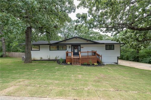 1143 N Oak Dr, Fayetteville, AR, 72701-1615 | Card Image