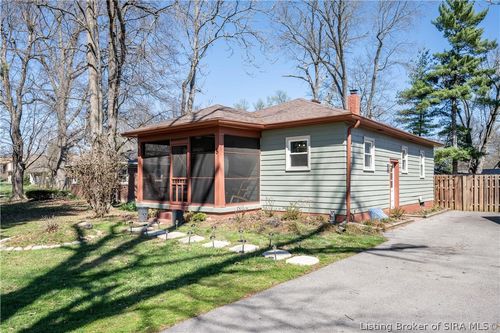 5 Forest Dr, Jeffersonville, IN, 47130-6801 | Card Image