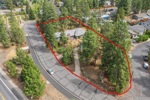 438 Ne 9th St, Bend, OR, 97701-4973 | Card Image
