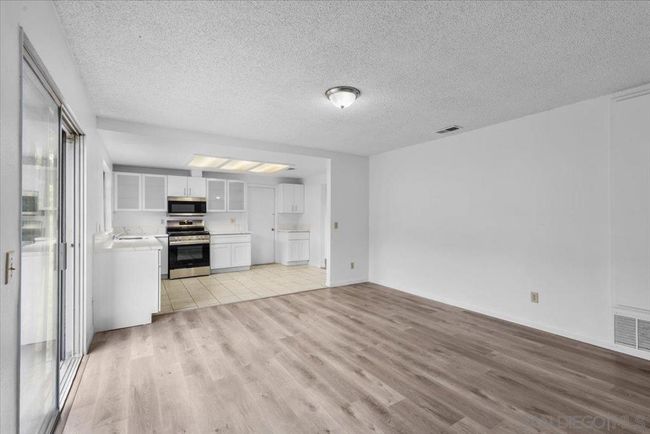 9616 Apple St, House other with 3 bedrooms, 2 bathrooms and 4 parking in Spring Valley CA | Image 5