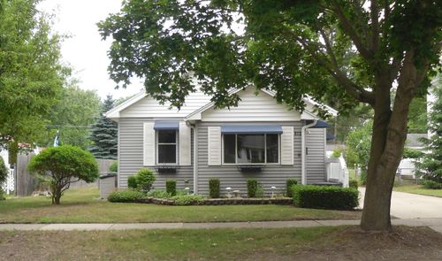 812 N Rath Ave, Ludington, MI, 49431-1450 | Card Image