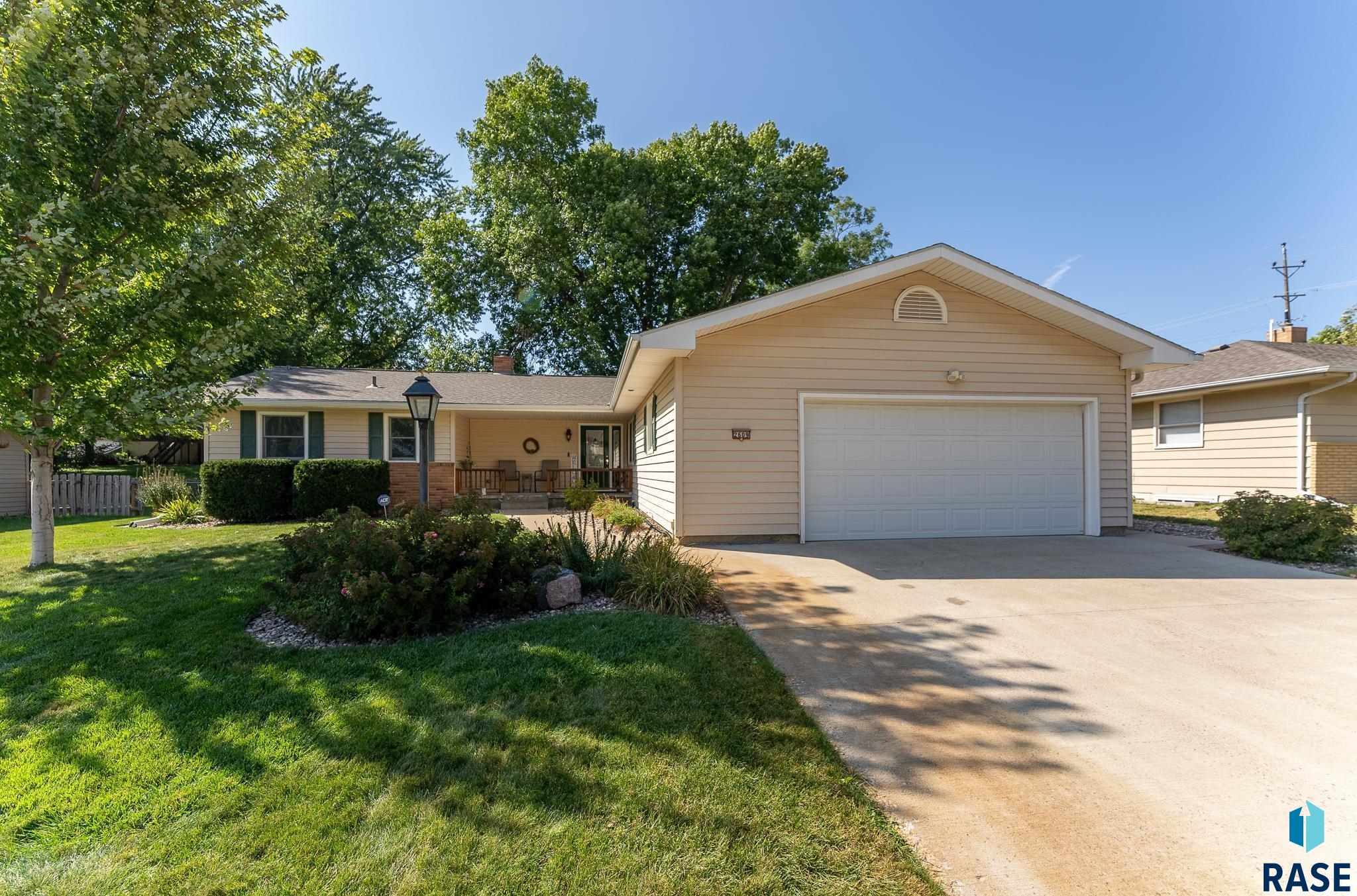 Elmwood Ave, Sioux Falls, SD 57105