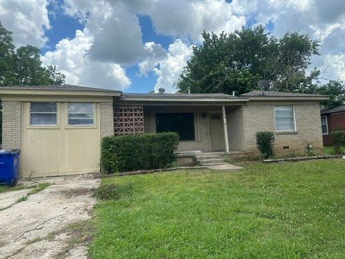 106 Tipton St, Whitesboro, TX, 76273-1528 | Card Image