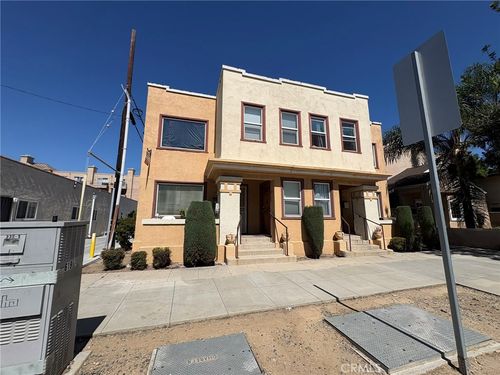 617 W 3rd St, Long Beach, CA, 90802-2742 | Card Image