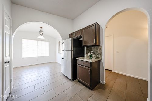 408 W Oraibi Dr, Phoenix, AZ, 85027-4711 | Card Image