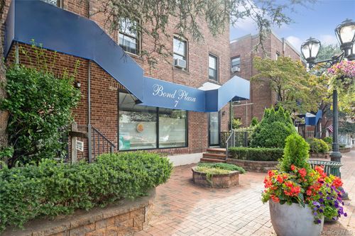 3g-7 Bond St, Great Neck, NY, 11021-2414 | Card Image