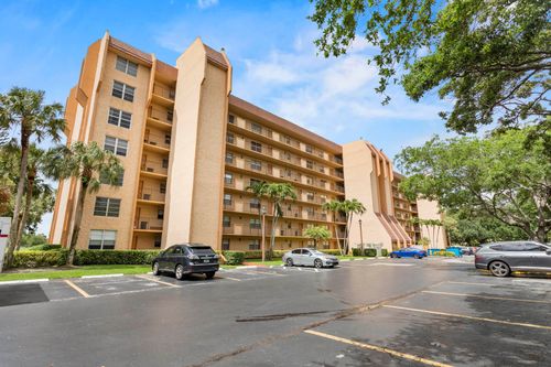 301-3001 W Rolling Hills Cir, Davie, FL, 33328-1948 | Card Image