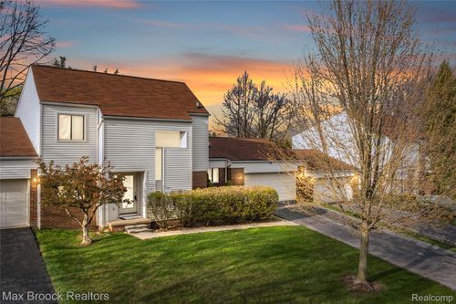 5324 Fairway Ct, West Bloomfield, MI, 48323-3420 | Card Image