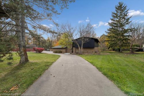 18275 Edenderry St, Northville, MI, 48168-1800 | Card Image