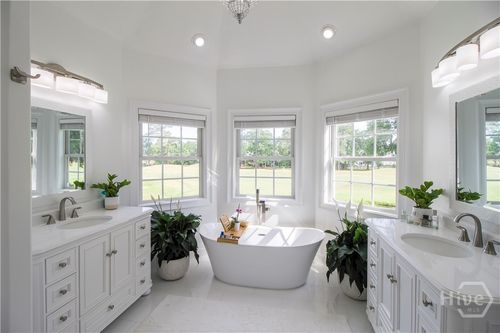 11 White Oak Blf, Savannah, GA, 31405-8109 | Card Image
