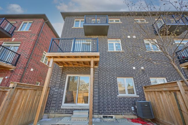 10 Globemaster Lane, House attached with 3 bedrooms, 4 bathrooms and 1 parking in Richmond Hill ON | Image 38