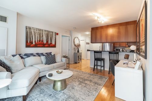 706-80 Broad St, Boston, MA, 02110-3544 | Card Image