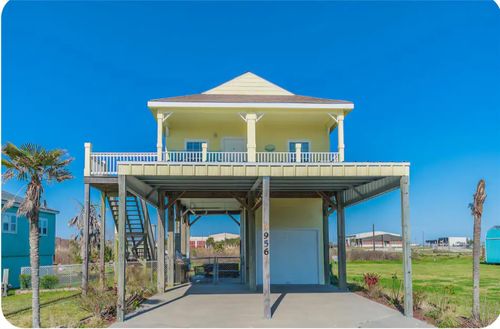 956 S Monkhouse Dr, Crystal Beach, TX, 77650 | Card Image
