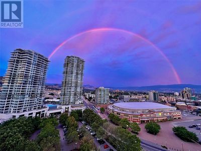 1702 - 1160 Sunset Dr, Condo with 2 bedrooms, 3 bathrooms and 2 parking in Kelowna BC | Image 2