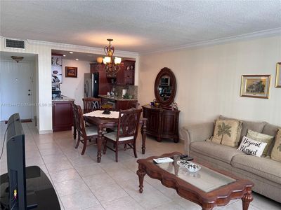 306 - 1825 S Ocean Dr, Condo with 1 bedrooms, 1 bathrooms and null parking in Hallandale Beach FL | Image 3