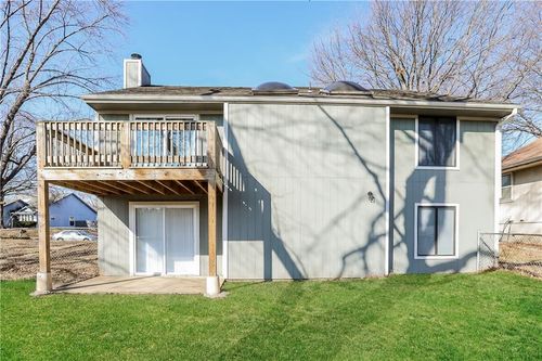 1813 Ne Gatewood Dr, Lee's Summit, MO, 64086-3453 | Card Image