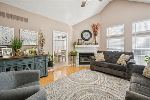 107 Rock Creek Dr, Grain Valley, MO, 64029-9337 | Card Image