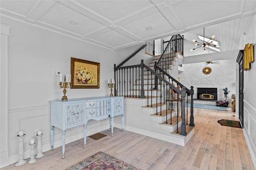 10 J H Dwyer Dr, Middletown, RI, 02842-4575 | Card Image